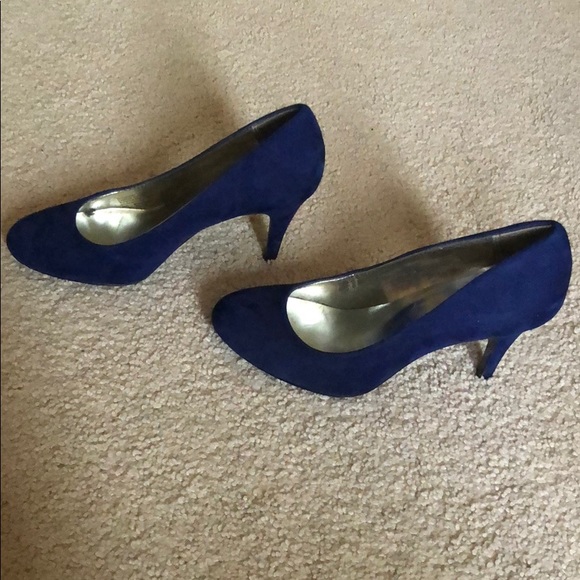 Shoes - Picture 2 of 4